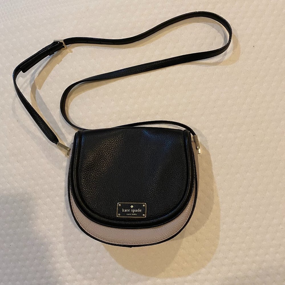 Kate spade black grey leather pebbled crossbody